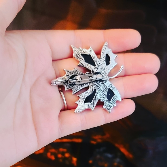 Nacre Mother of Pear Leaf Brooch/ Pendant 2 in 1 - Picture 4 of 4